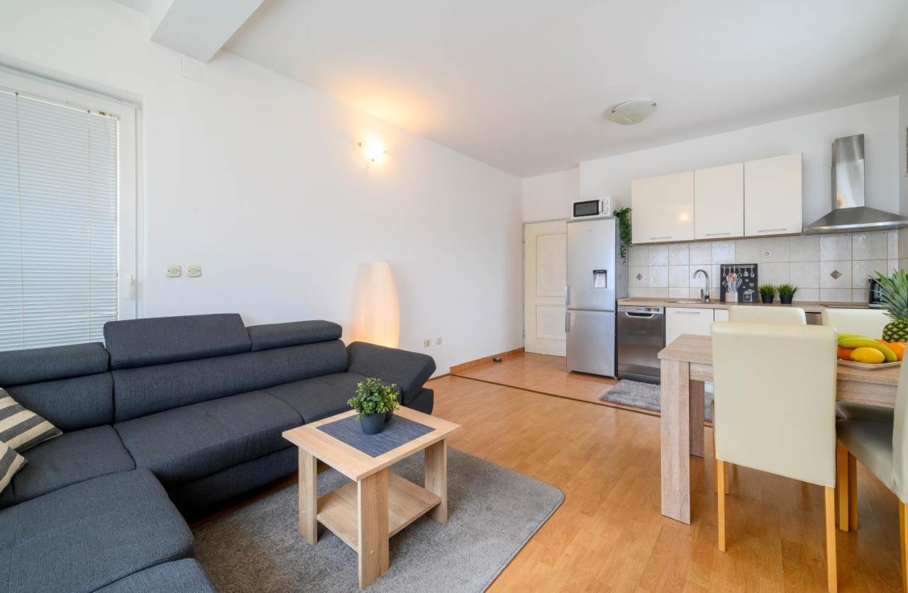 Apartment Malibu Жаборич Екстериор снимка